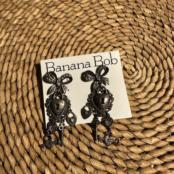 Banana Bob Vintage Earrings - Picture 4 of 5
